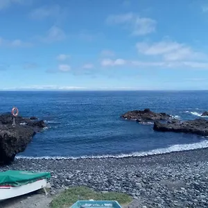 https://blue-sea-tony-frias-las-eras-arico-tenerife.in-canary-islands.com